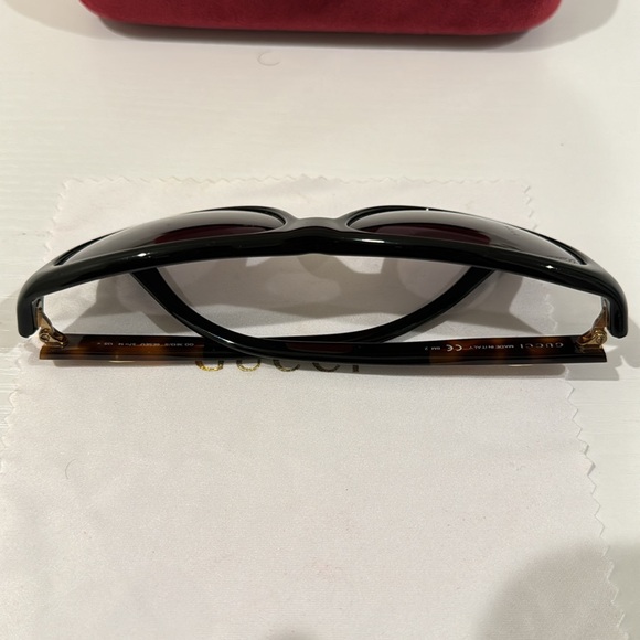 Authentic Gucci Rectangle Sunglasses! Model: GG 3613 - Picture 16 of 16